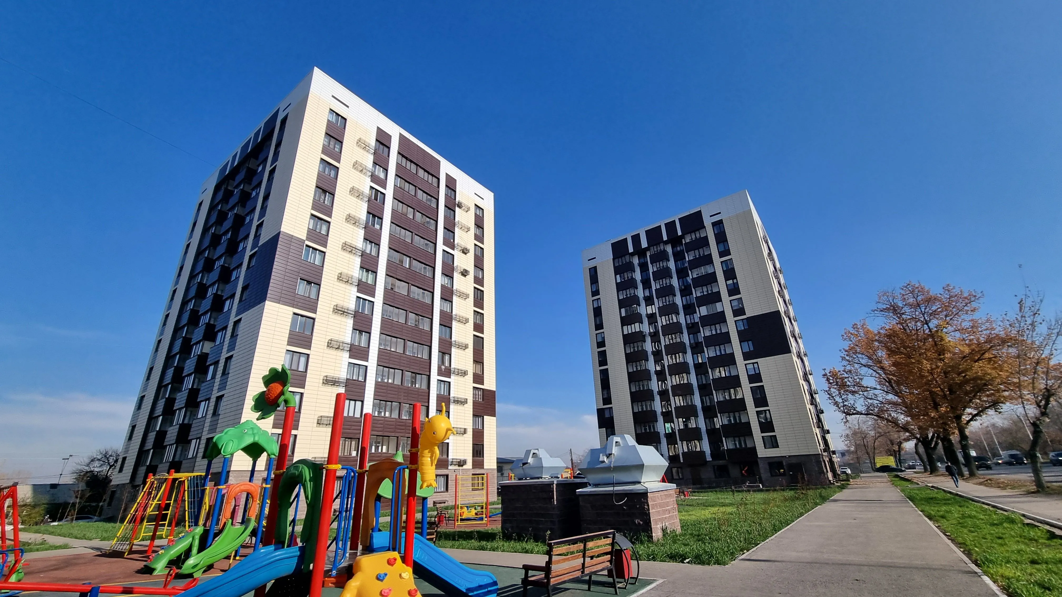 Линеарные панели APROFIL в облицовке домов ЖК «Гуль-Ана» в Алматы