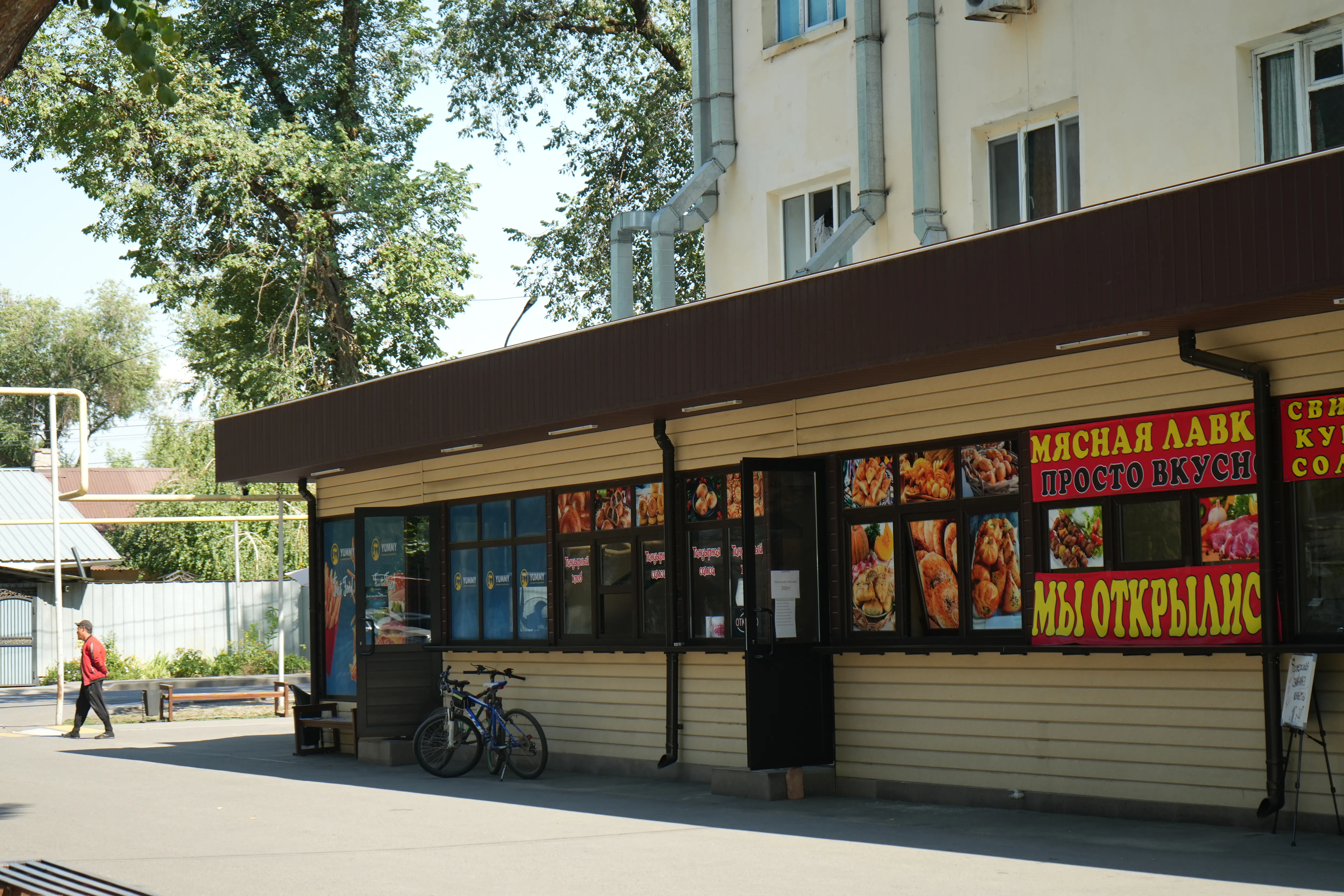 Металлический сайдинг APROFIL в отделке магазина в Алматы (Аэропорт)