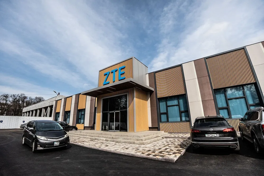 Кубический потолок APROFIL для пространства Farabi Hub в Алматы