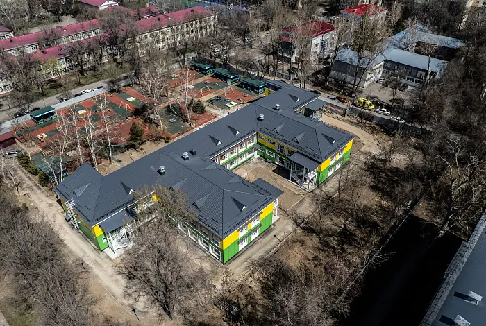 Линеарные панели APROFIL в облицовке детского сада в Алматы (Орбита-2)