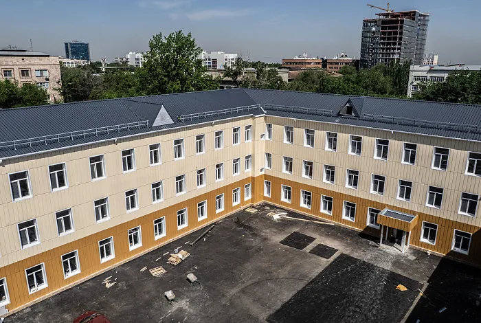 Линеарные панели APROFIL в облицовке школы-лицея №33 в Алматы