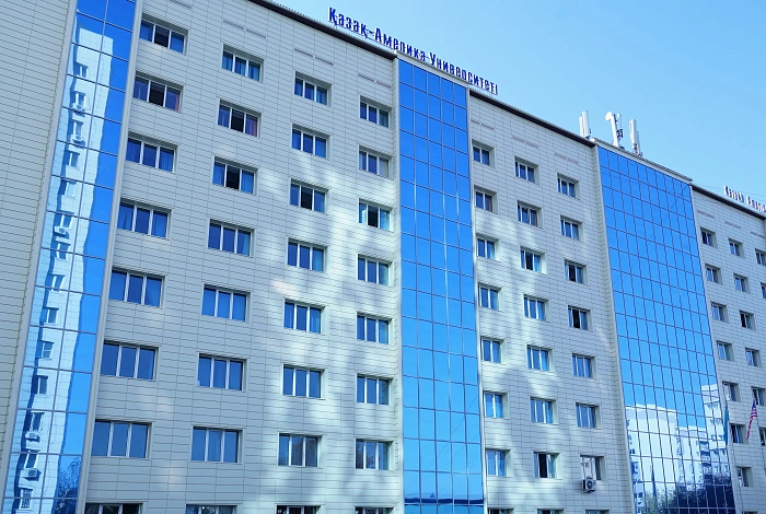 Линеарные панели APROFIL в фасадном решении Казахско-Американского университета в Алматы